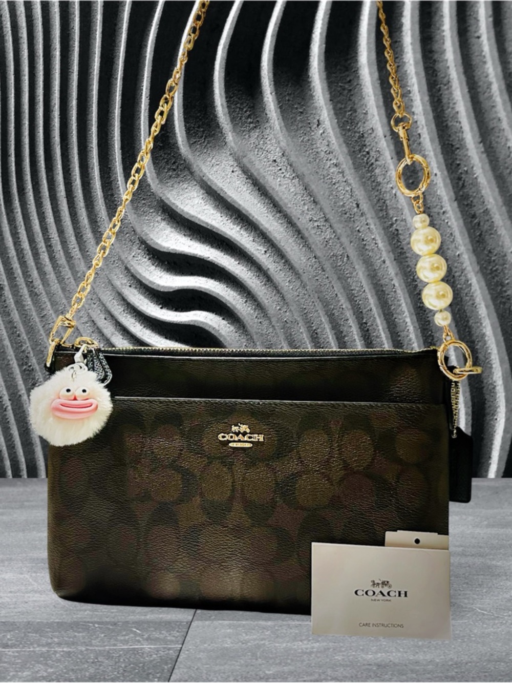 Rare Coach Y2K soho shoulder Bag Brown and Black Signature Pearl-Accent - Picture 14 of 16